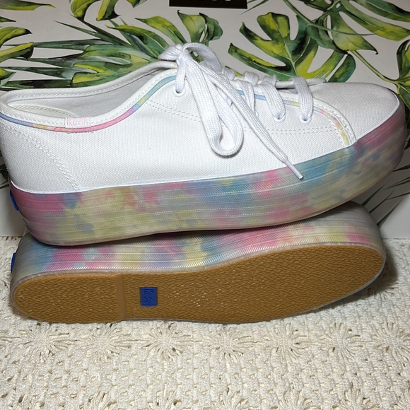 NWOT KEDS SZ 9 white lace up sneakers. - Picture 1 of 9